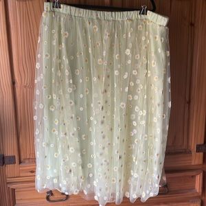 Gorgeous circle skirt with daisies